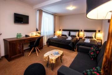 Фото номера Стандартный трехместный номер Гостевой дом Pensjonat Orlik Mountain Resort&amp;SPA г. Буковина-Татшаньска 3